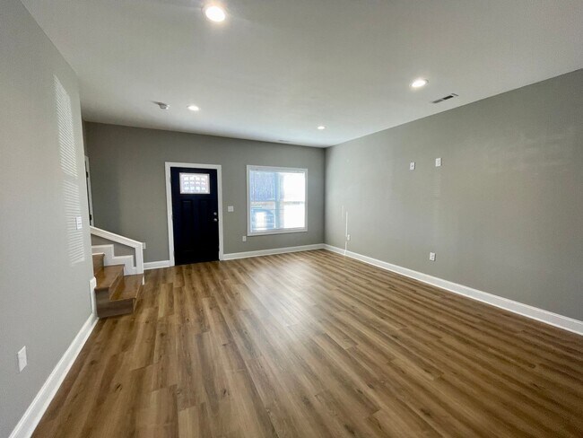 Foto del edificio - Townhouse off Leesville Road