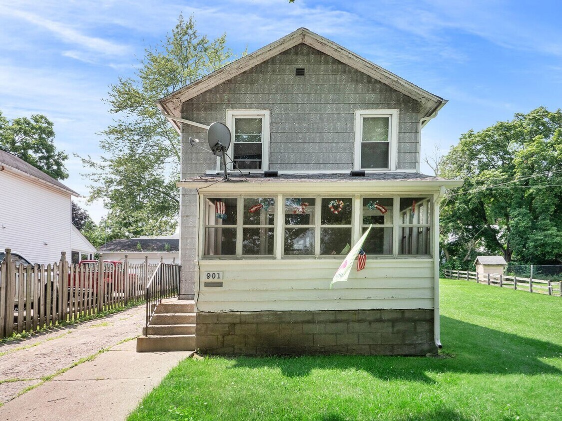 901 Hall St, Albion, MI 49224 House Rental in Albion, MI