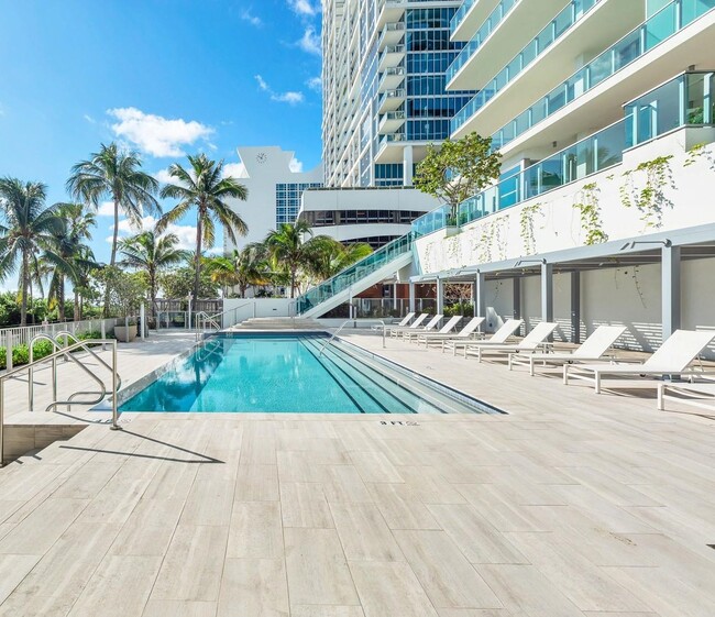 Building Photo - 6901 Collins Ave