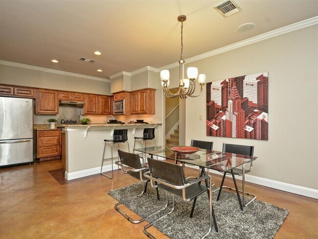 Foto del edificio - 907 Ellingson Ln