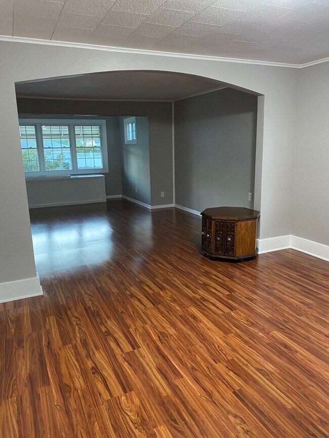 27 Lyndale Ave Unit Lower, Buffalo, NY 14223 Apartments in Buffalo