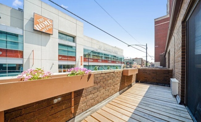 Building Photo - 2660 N Halsted St