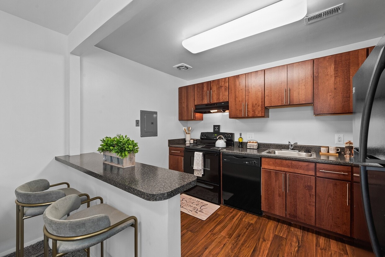 Photo - Kenilworth at Charles Apartments
