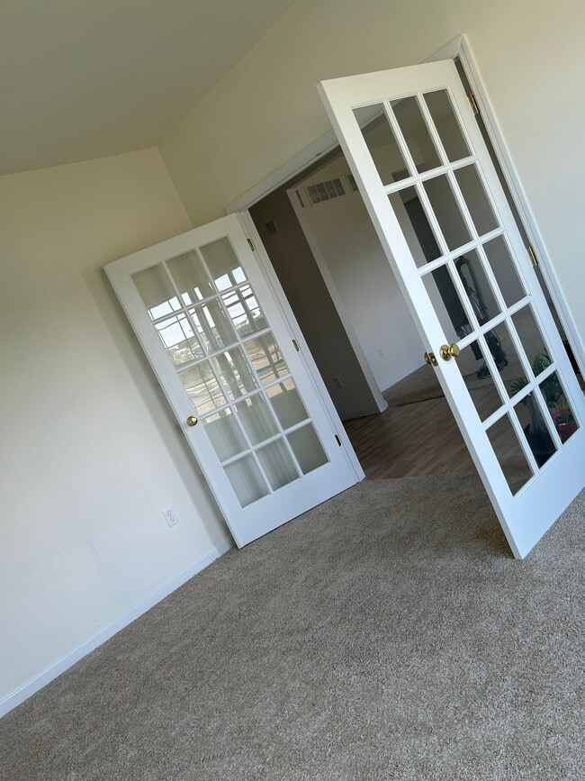 Office space - 216 Windmill View Dr