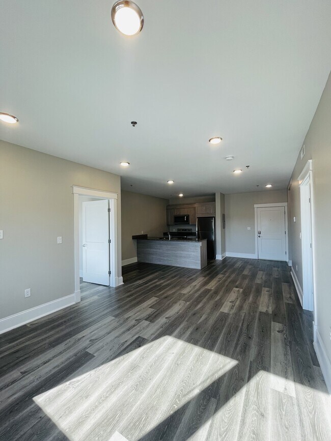 Building Photo - 330-350 Pleasant St. Unit 232