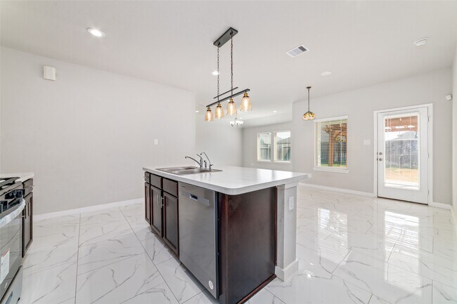 Foto del edificio - 5502 Creekside Ridge Trail