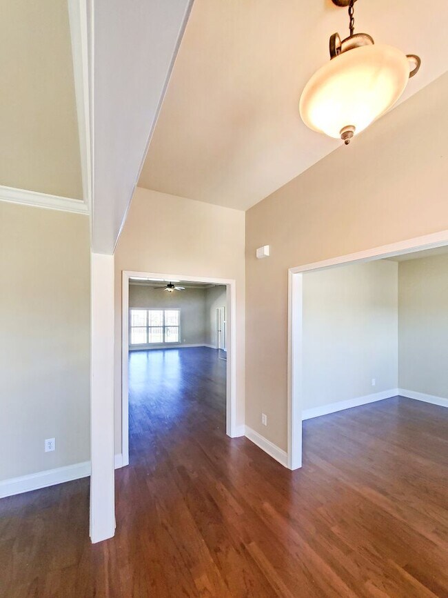 Foto del edificio - Gorgeous 4 Bedroom 3 Bathroom Home in Rive...