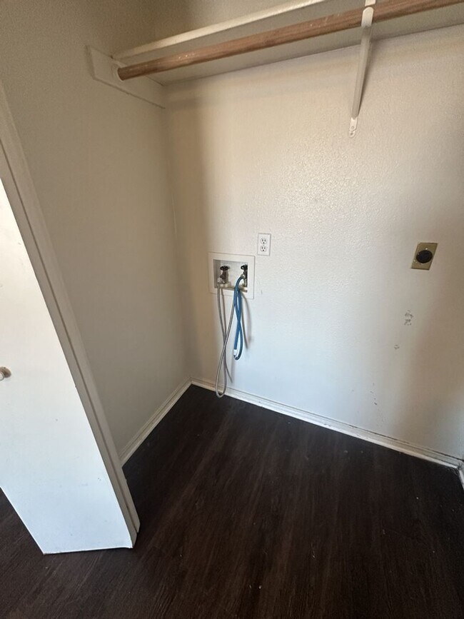 Foto del edificio - AVAILABLE NOW!!! ACCEPTING SECTION 8
