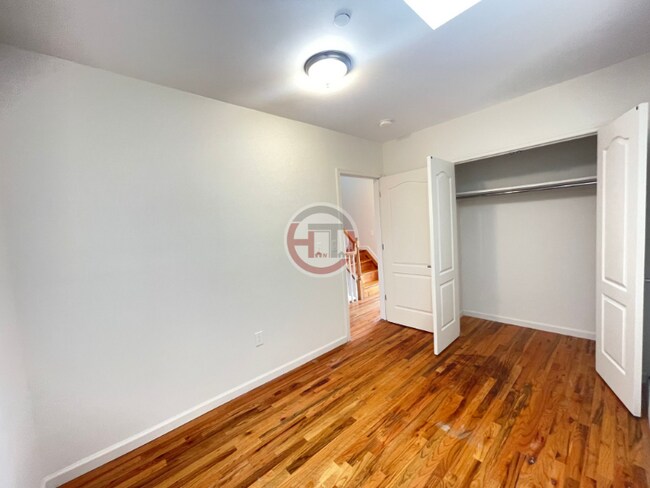 Building Photo - 1111 Adee Ave