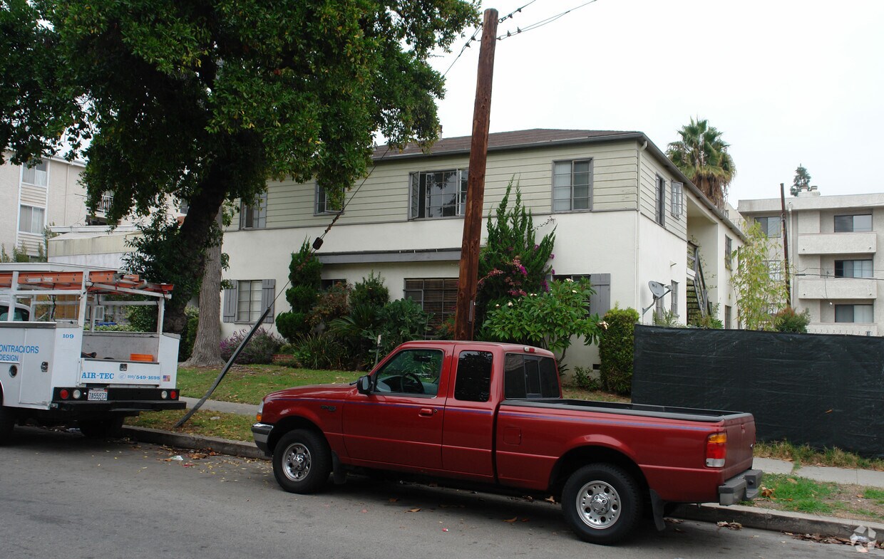 Primary Photo - 1660-1664 Greenfield Ave
