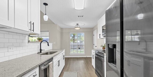 Foto del edificio - 607 Affirmed Ct