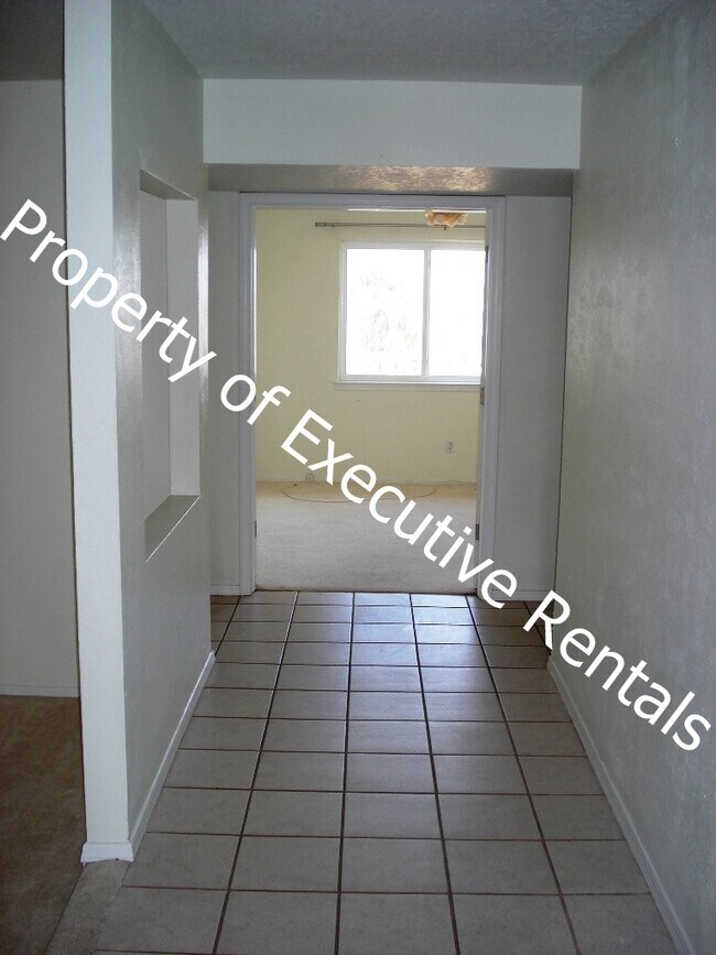 Foto del edificio - 1669 Regal Ridge St
