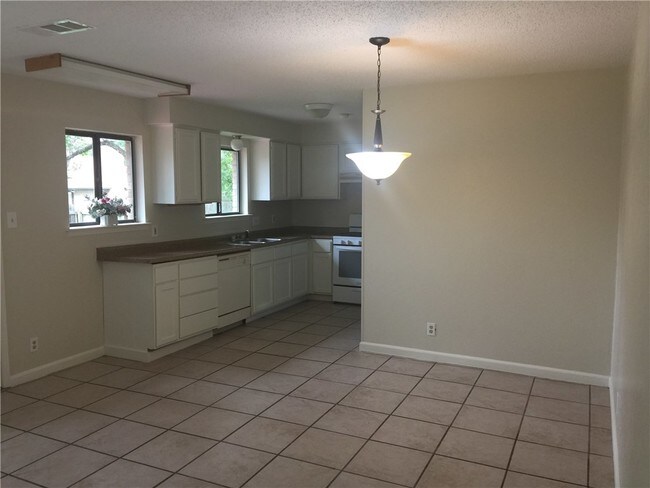 Foto del edificio - 10206 Woodland Village Dr
