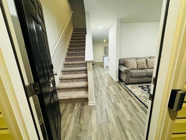 Building Photo - Spacious 5BR House in Anderson