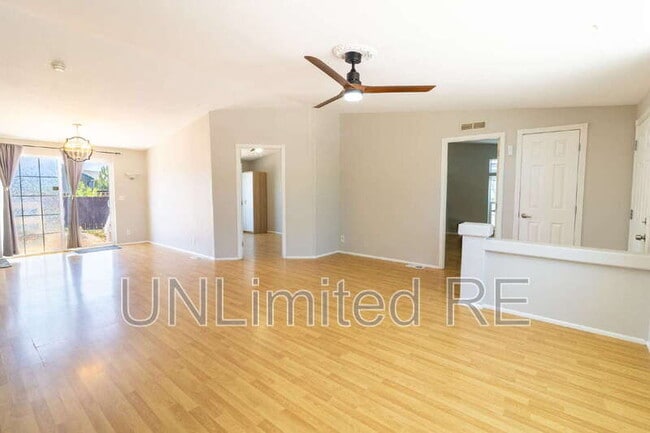 Building Photo - 1679 W Stephen Dr