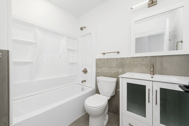 Foto del edificio - 2151 Colerain Ave