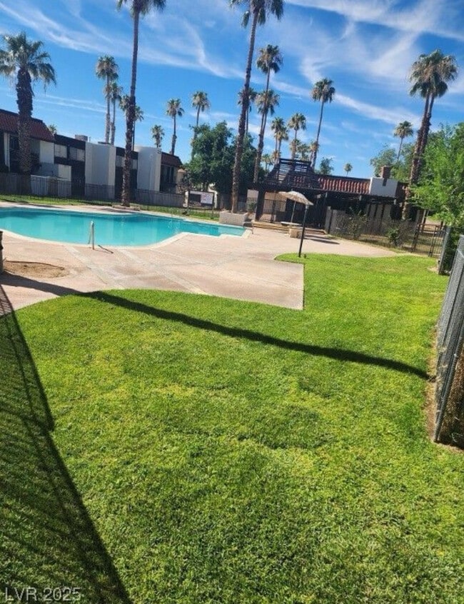 Building Photo - 1405 Vegas Valley Dr