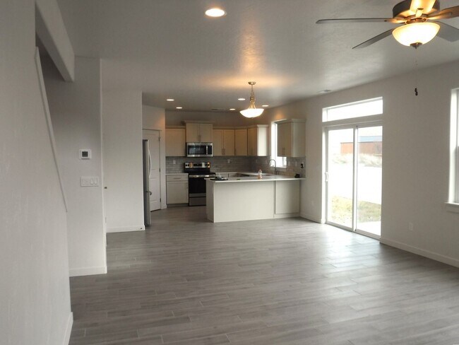 Foto del edificio - Beautiful newer 4 bed 3 bath home located HWY 55 in Horseshoe Bend.