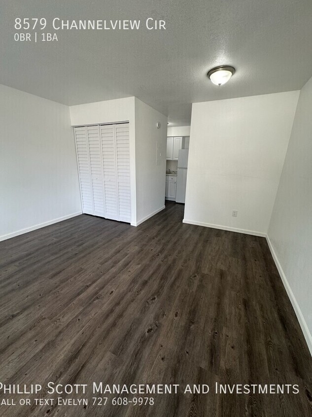 Primary Photo - 8579 Channelview Cir