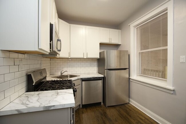 Foto del edificio - 6259 N Lakewood Ave