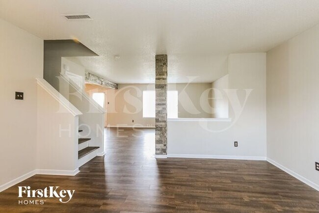 Foto del edificio - 8440 Wanda Lake Dr