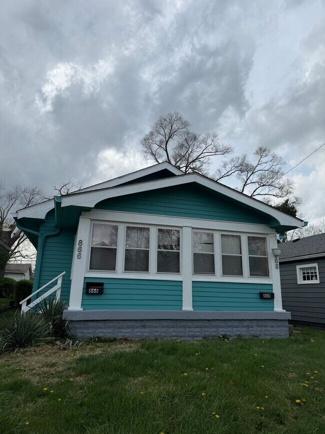 Building Photo - 866 N Drexel Ave