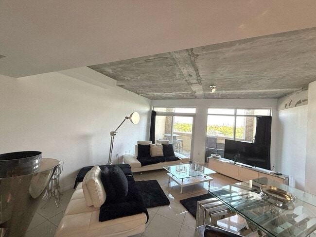 Foto del edificio - 139 NE 32nd St