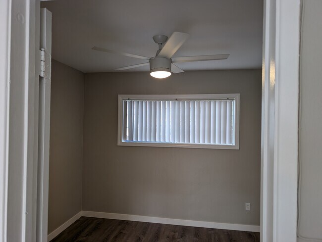 bedroom - 4431 College Ave