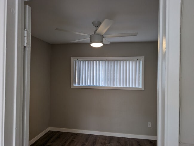 bedroom - 4431 College Ave