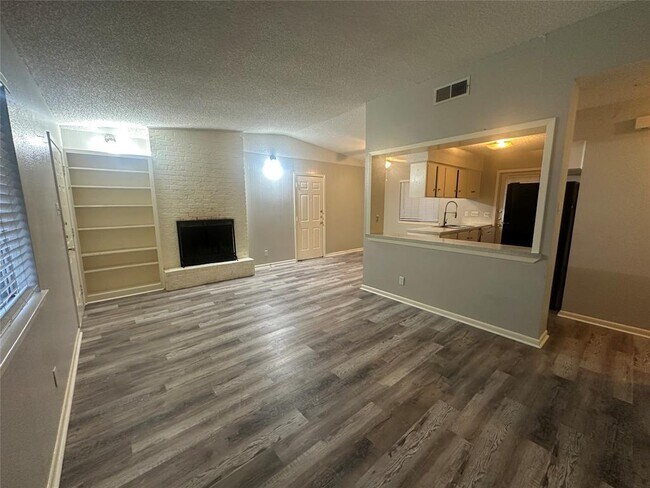 Foto del edificio - 8910 Little Walnut Pkwy