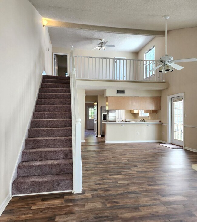 Foto del edificio - 2 bedroom townhome with loft, privacy fenced back yard available for rent June 5, 2026 for $1475