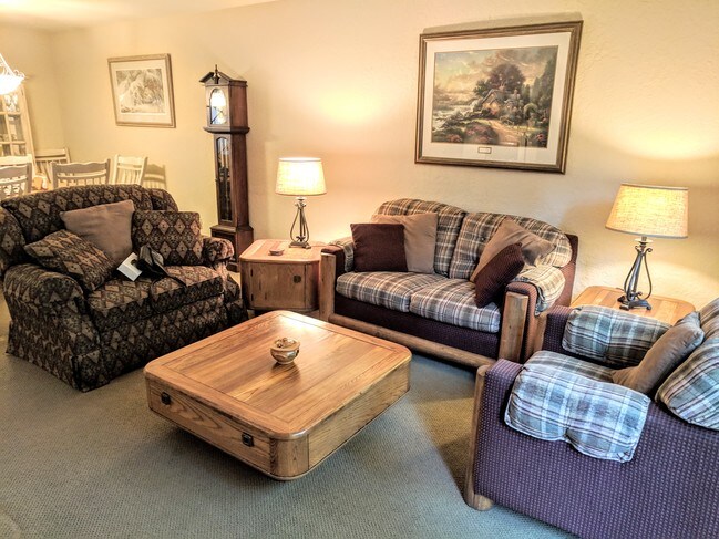 Living - 845 Southwood Blvd