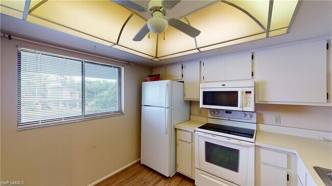 Foto del edificio - 6300 Sugar Bush Ln