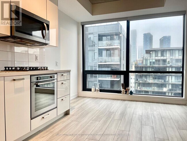 Photo du bâtiment - 458 Richmond St W