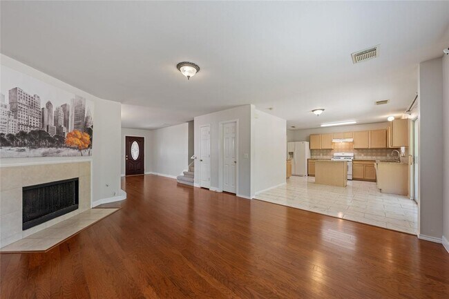 Building Photo - 14716 Lantern Dr
