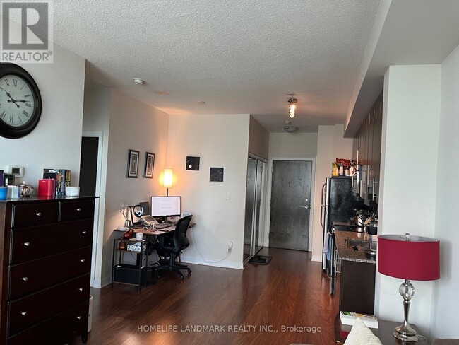 Building Photo - 33 Bay St.