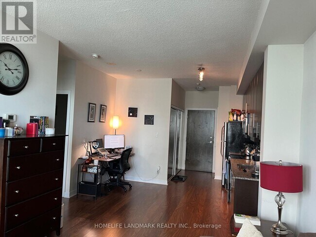 Photo du bâtiment - 33 Bay St.