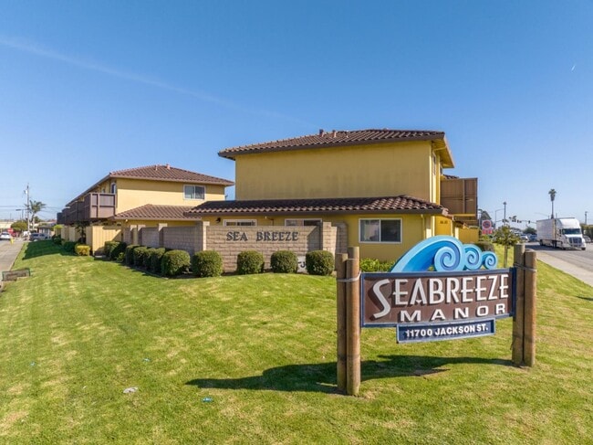 Foto del edificio - Sea Breeze Apartments