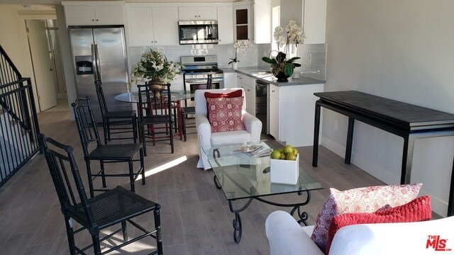 Foto del edificio - 2133 Carmona Ave