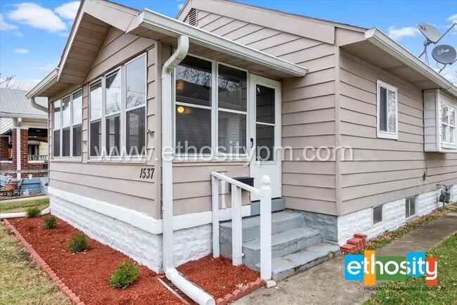 Building Photo - 1537 N Grant Ave, Indianapolis, Indiana, USA