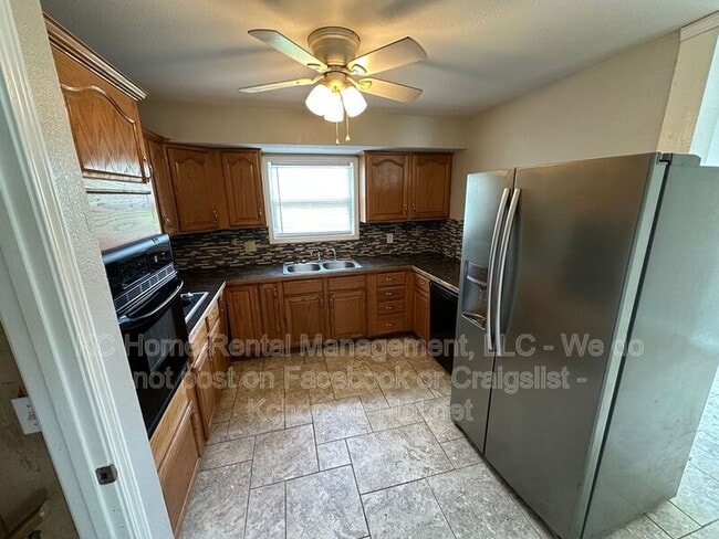 Building Photo - 5029 NE 56th Pl