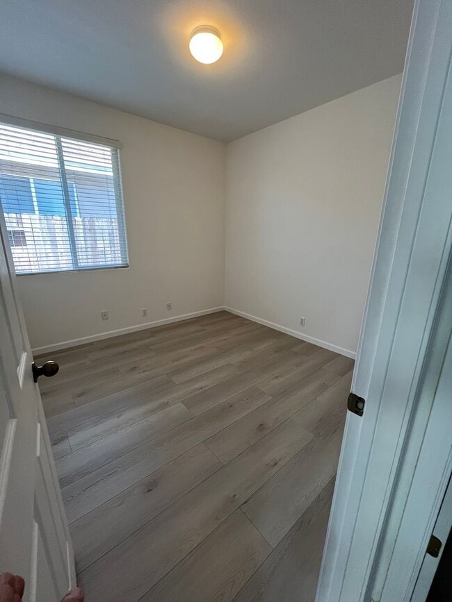 Building Photo - 3 Bed | 2 Bath | 1330SF | Tenant Pays $200...