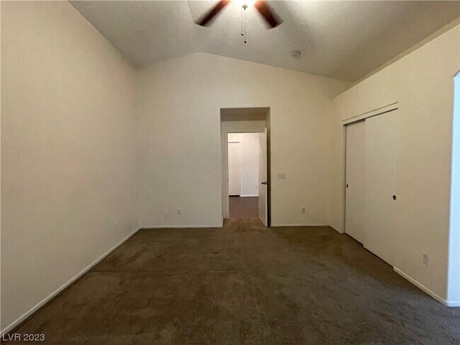 Foto del edificio - 8024 Radigan Ave