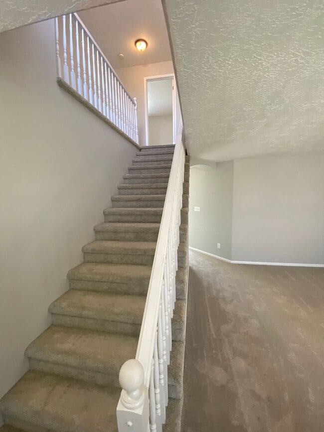 Building Photo - Single Family home - 2 story