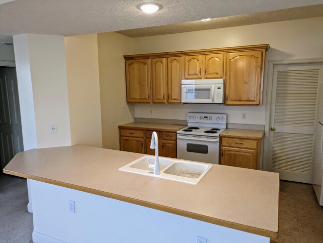 Building Photo - 250 Adams Pointe Blvd