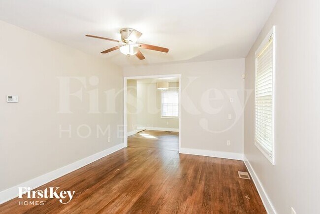 Foto del edificio - 1872 Bonniview St SW