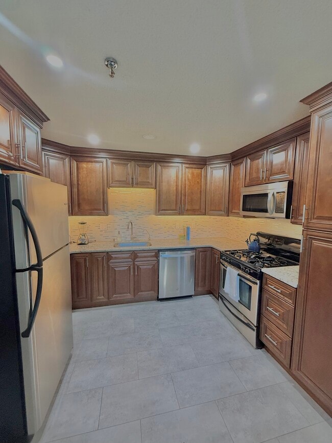 Building Photo - 94 Tennis Plaza Rd