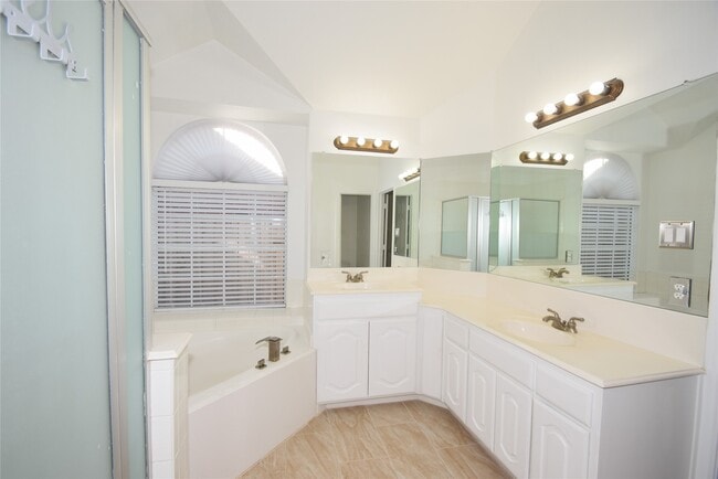 Building Photo - 5726 Indigo Trails Dr