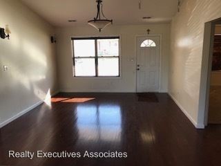 Foto del edificio - 1841 Tillery Square Ln