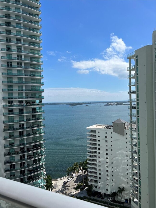 Foto del edificio - 1300 Brickell Bay Dr